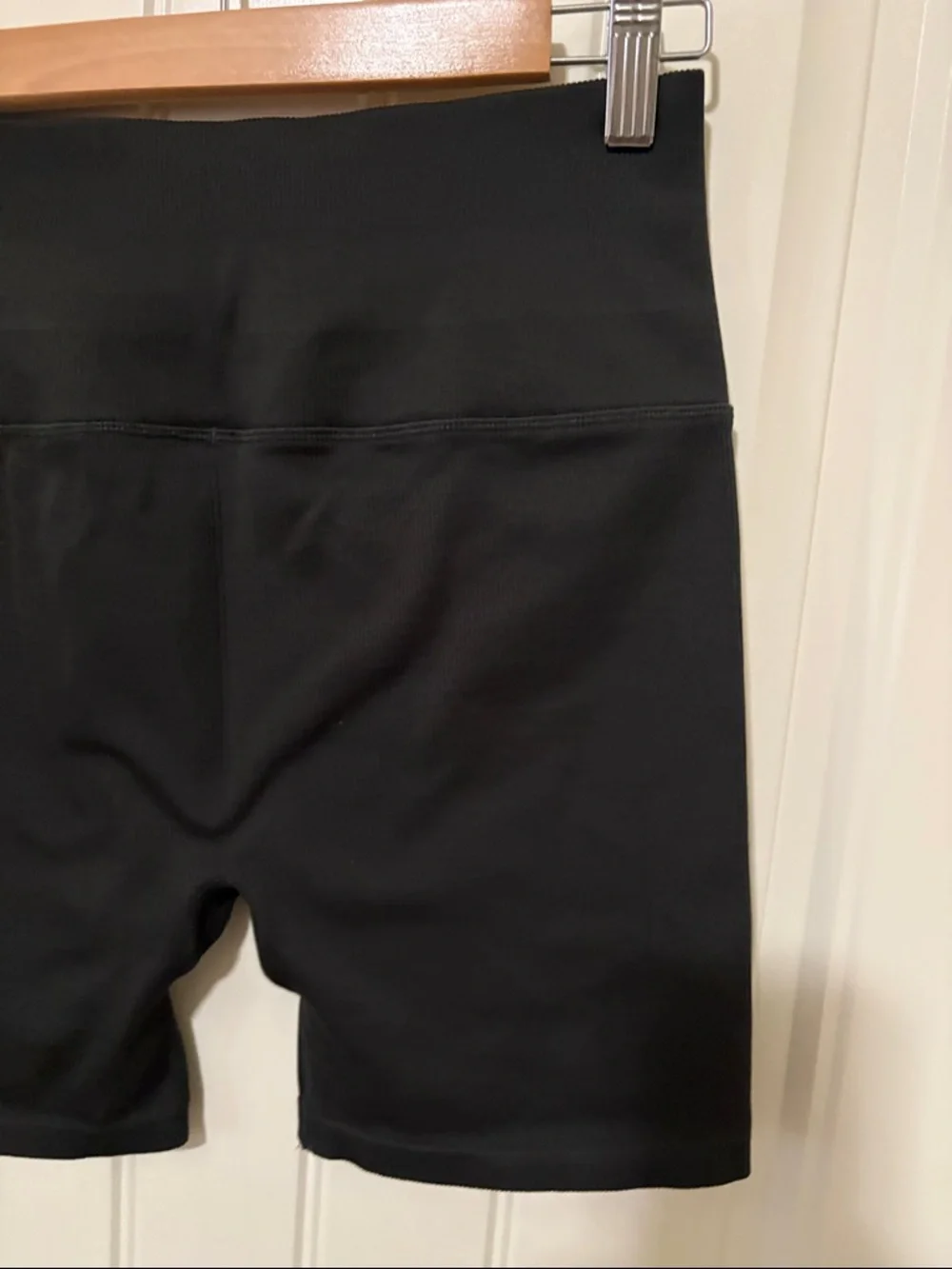 ALO Yoga Black High-Rise Ribbed Bike Shorts - Picture 8 of 8